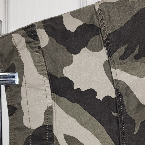 INC. Camo mini skirt Sz 0 - Picture 2 of 4